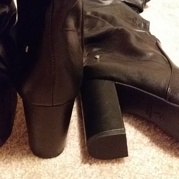 Shoe - Picture 5 of 8